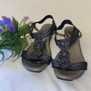 NWOT BANDOLINO BI-FLEXIBLE Womens Shoes Sandals Beaded Wedge Heel strap Size 7